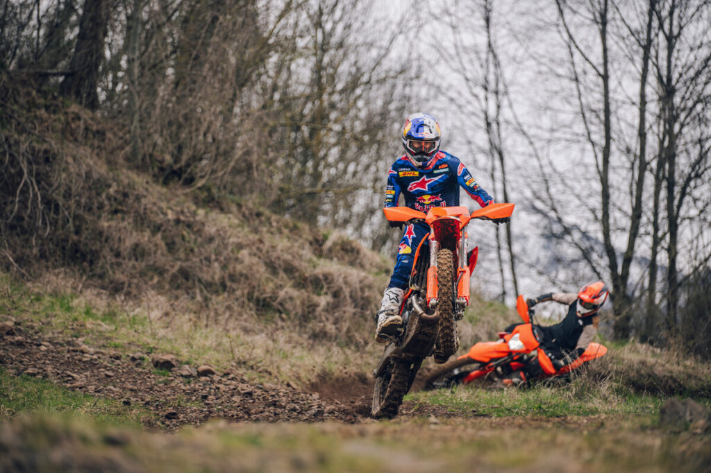 maximale-dominanz-8211-die-ktm-enduro-modellreihe-2027-bleibt-ihrem-siegerkonzept-treu-1677