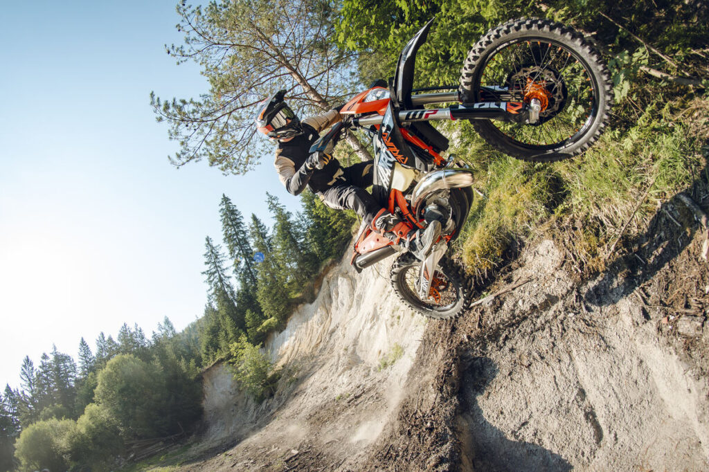 die-ktm-300-exc-hardenduro-2027-entwickelt-fr-extreme-herausforderungen-1812